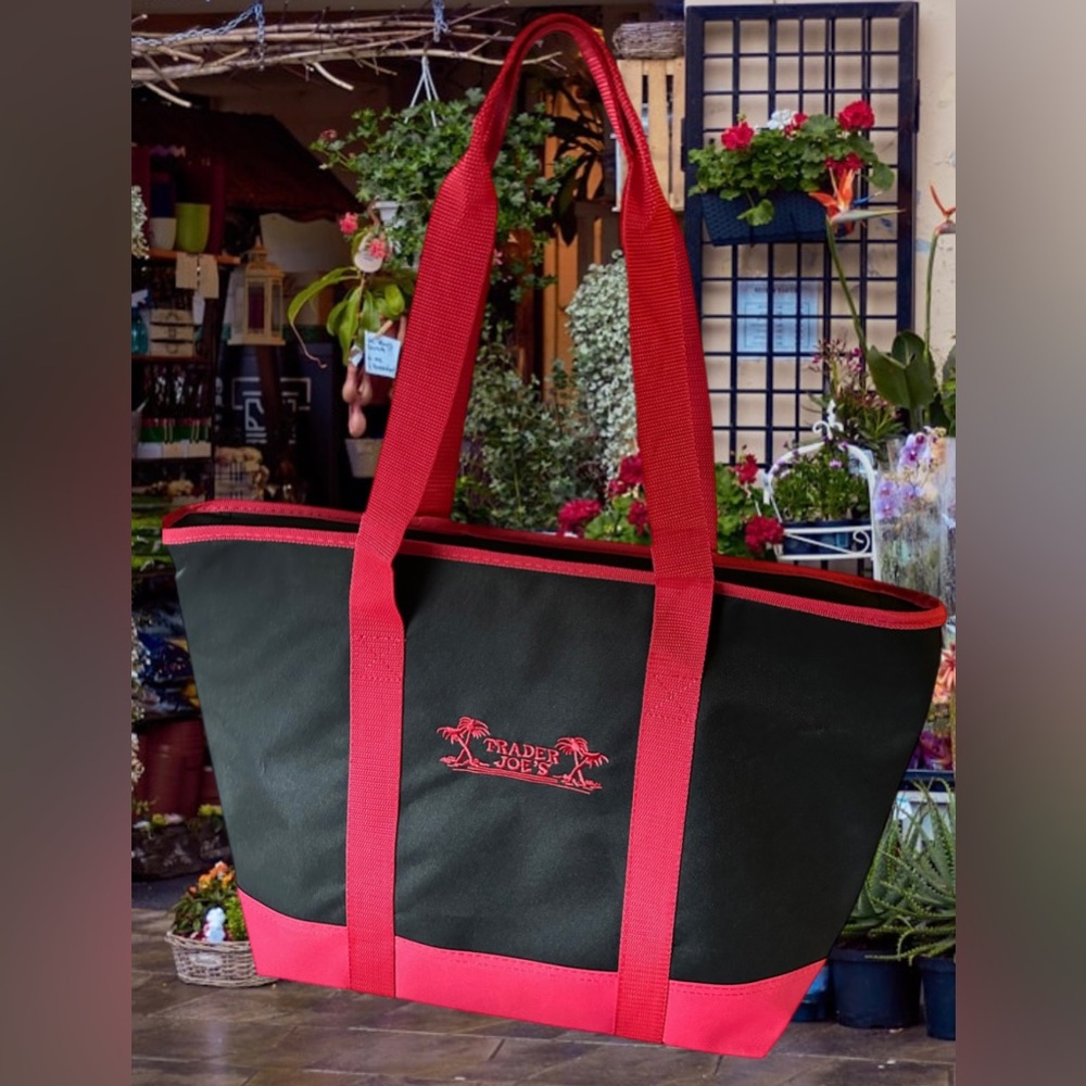 Trader Joe’s Reusable Insulated Bag (Extra Large Capacity- 7 Gallons) NWT - Picture 11 of 11